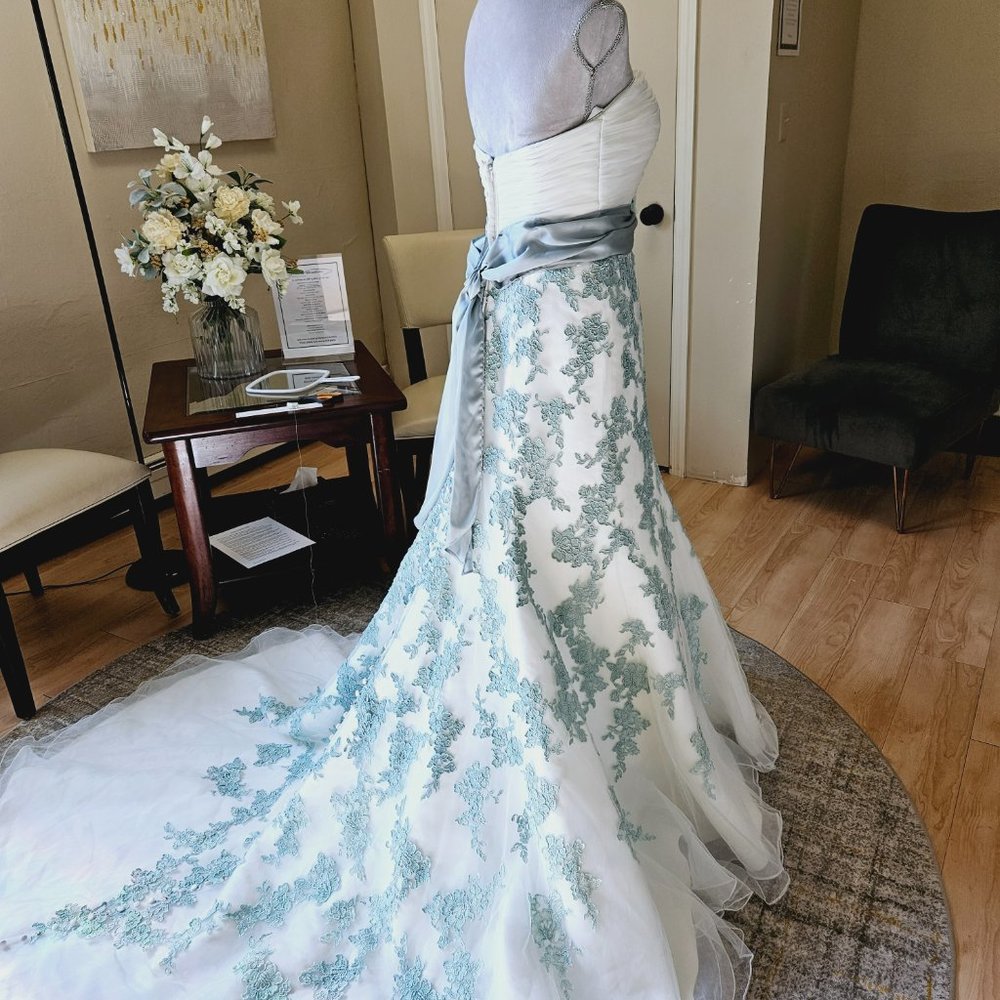 SIZE 6 ivory Allure Bridals HAND DYED wedding gown in Moss Green on ivory - Picture 6 of 11